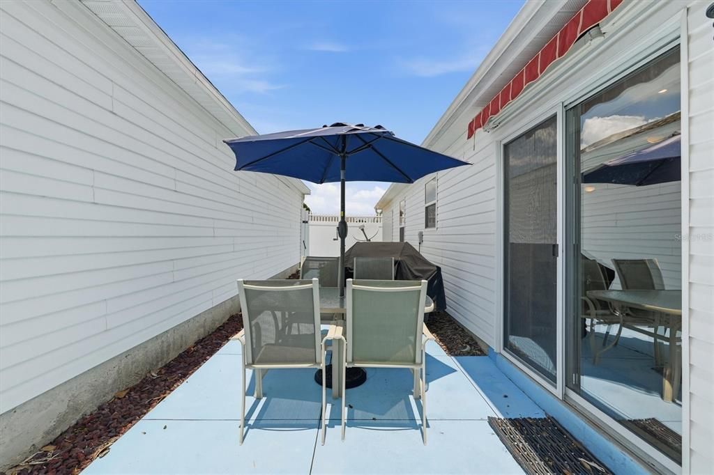 For Sale: $394,000 (3 beds, 2 baths, 1368 Square Feet)
