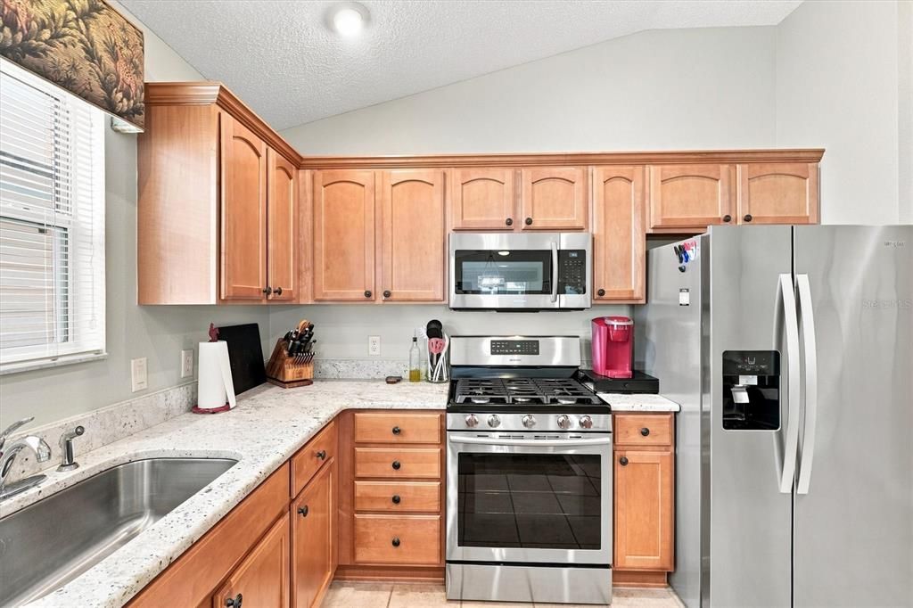 For Sale: $394,000 (3 beds, 2 baths, 1368 Square Feet)