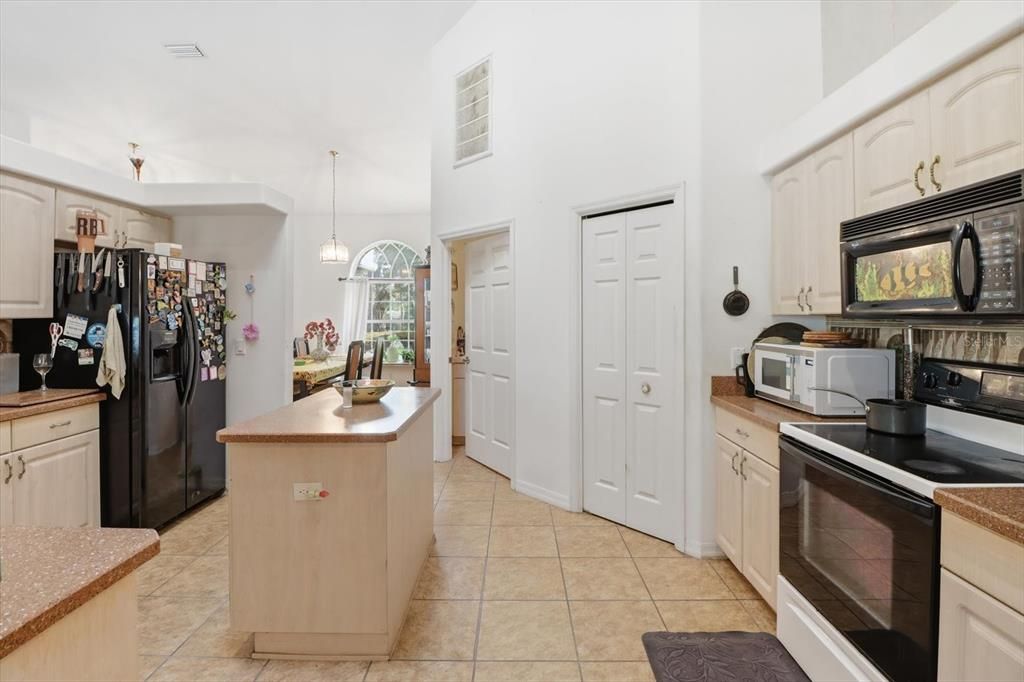 For Sale: $369,000 (3 beds, 2 baths, 2176 Square Feet)