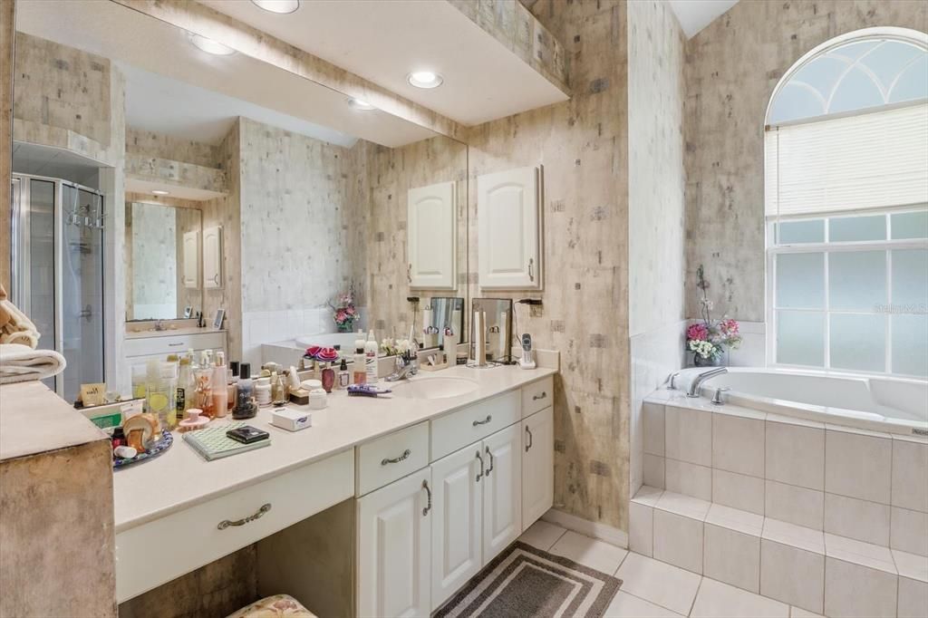For Sale: $369,000 (3 beds, 2 baths, 2176 Square Feet)
