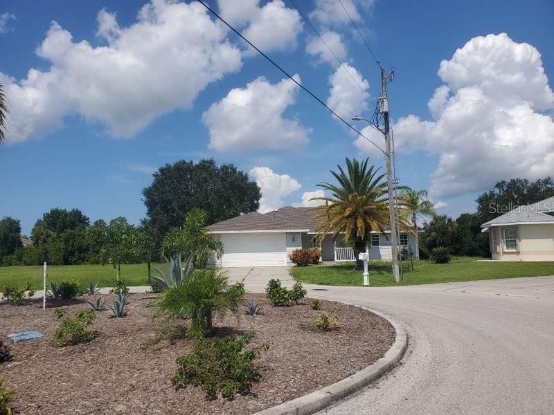 For Rent: $2,200 (3 beds, 2 baths, 1659 Square Feet)