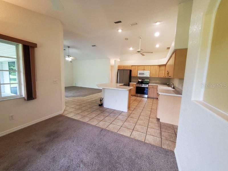 For Rent: $2,200 (3 beds, 2 baths, 1659 Square Feet)