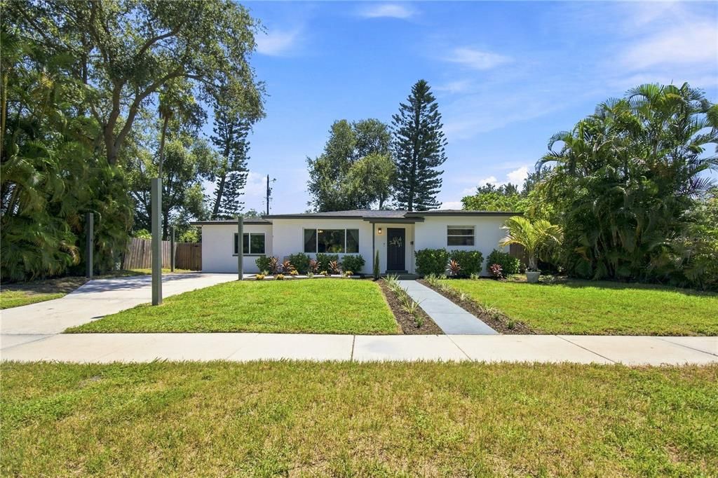 Active With Contract: $460,000 (3 beds, 2 baths, 1587 Square Feet)