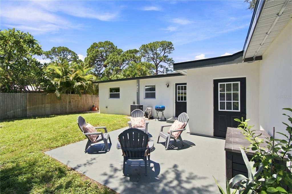 Active With Contract: $460,000 (3 beds, 2 baths, 1587 Square Feet)