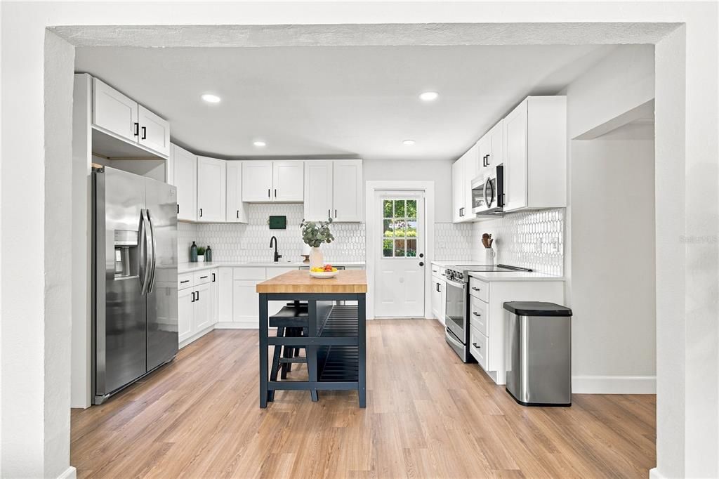 Active With Contract: $460,000 (3 beds, 2 baths, 1587 Square Feet)