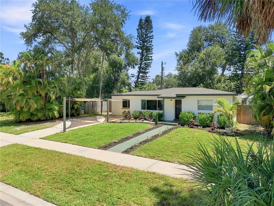 Active With Contract: $460,000 (3 beds, 2 baths, 1587 Square Feet)