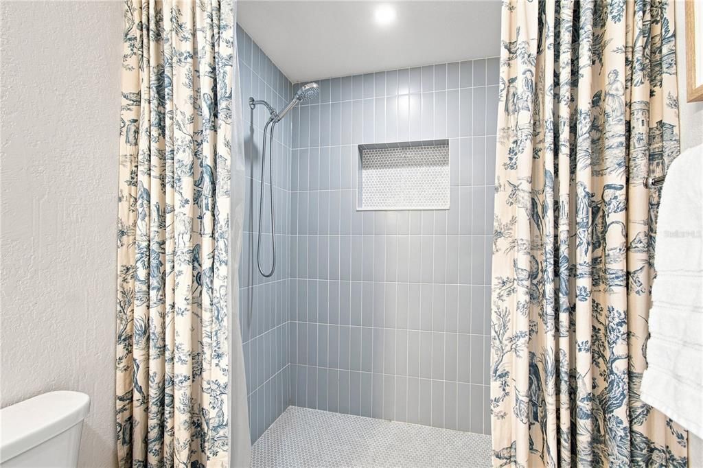 Active With Contract: $460,000 (3 beds, 2 baths, 1587 Square Feet)