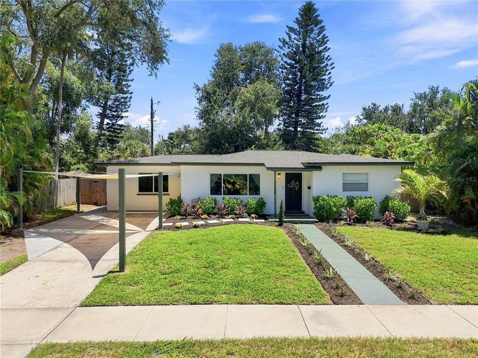 Active With Contract: $460,000 (3 beds, 2 baths, 1587 Square Feet)