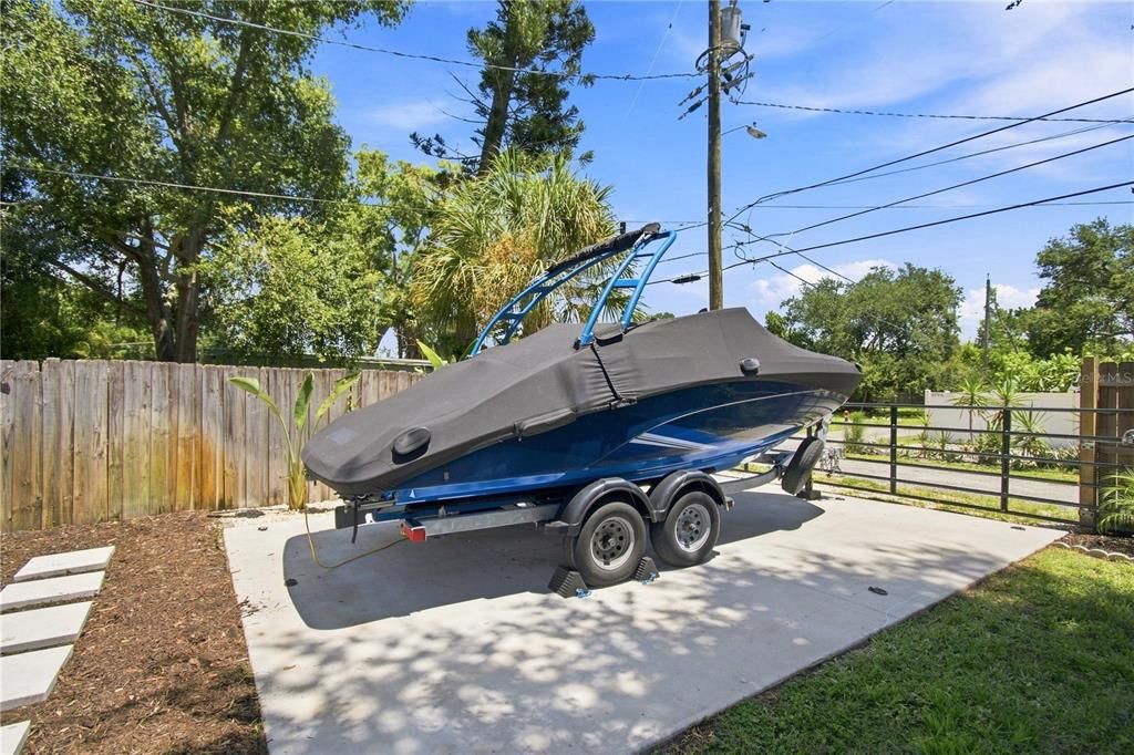 Active With Contract: $460,000 (3 beds, 2 baths, 1587 Square Feet)