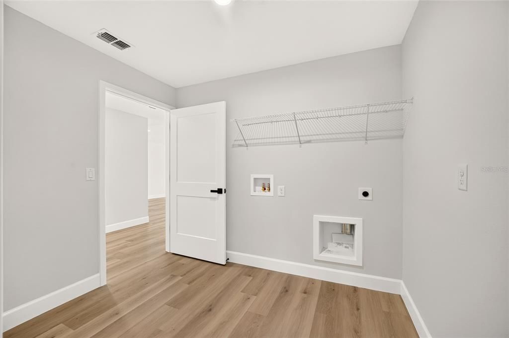 For Sale: $319,900 (4 beds, 2 baths, 1863 Square Feet)