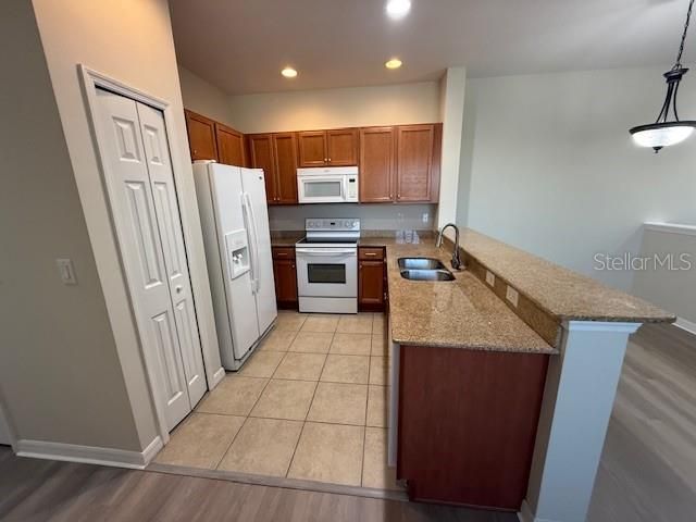 В аренду: $1,950 (2 спален, 2 ванн, 966 Квадратных фут)