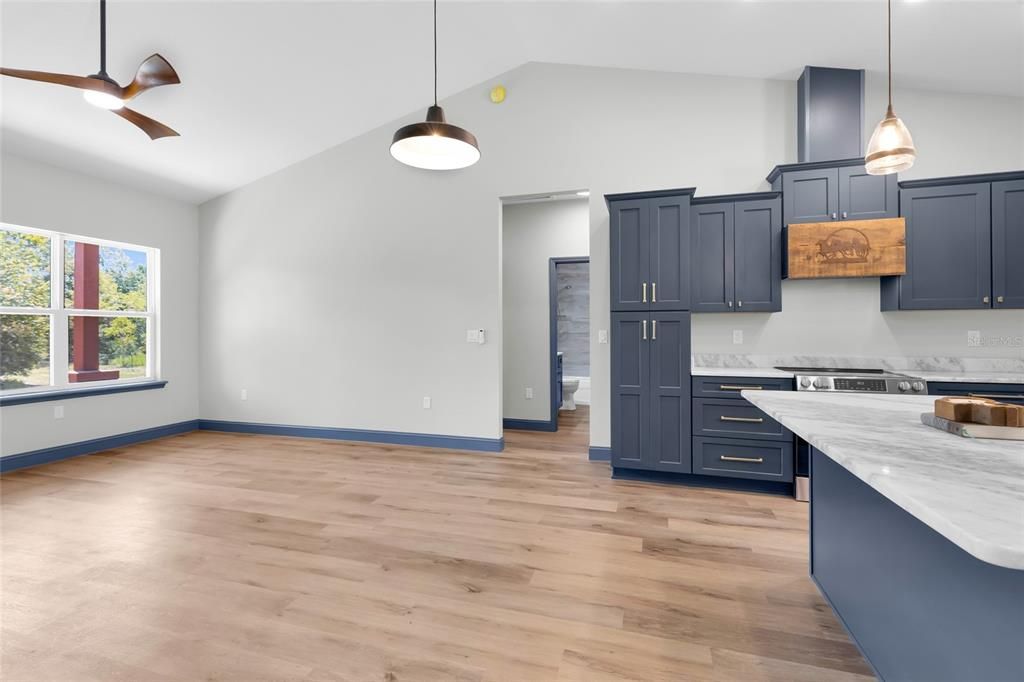 For Sale: $540,000 (3 beds, 2 baths, 1410 Square Feet)