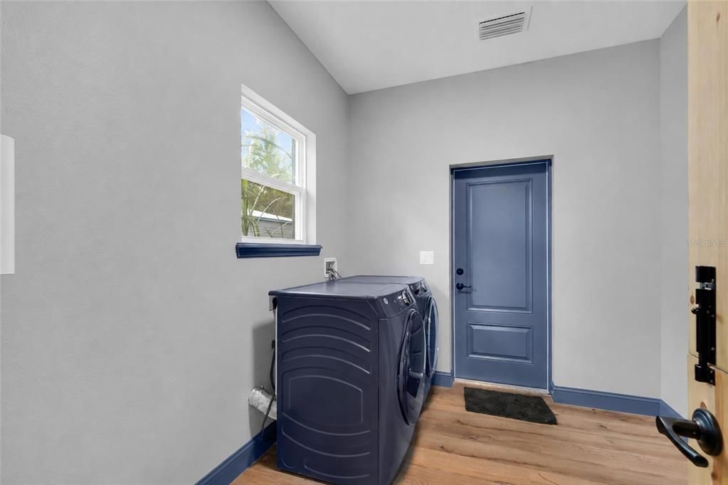 For Sale: $540,000 (3 beds, 2 baths, 1410 Square Feet)