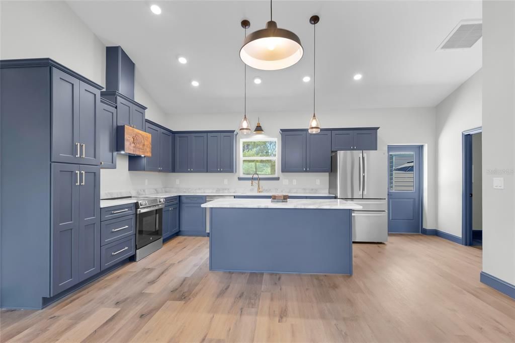 For Sale: $540,000 (3 beds, 2 baths, 1410 Square Feet)