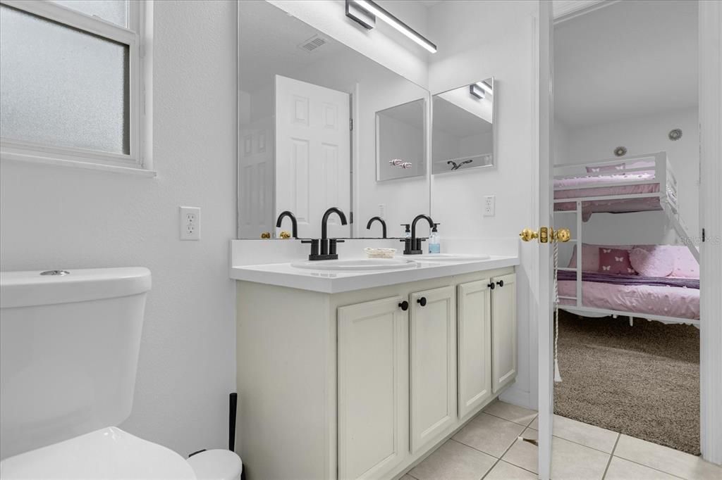 For Sale: $469,000 (5 beds, 3 baths, 2531 Square Feet)