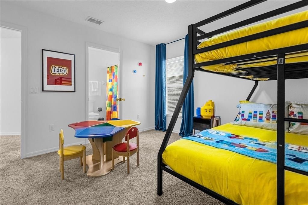 For Sale: $469,000 (5 beds, 3 baths, 2531 Square Feet)
