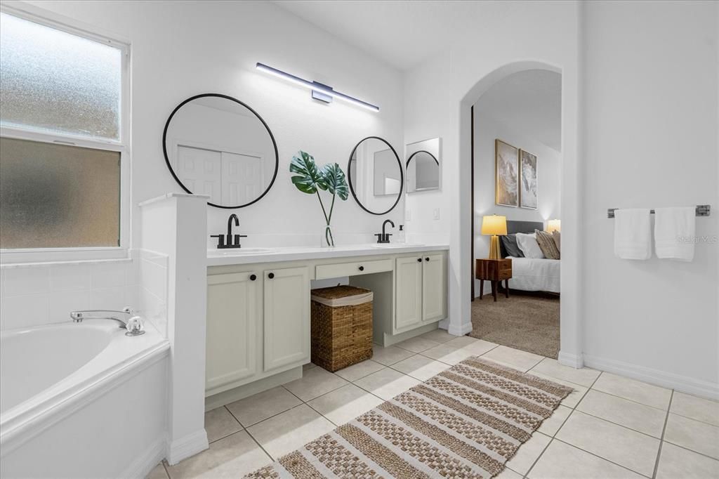 For Sale: $469,000 (5 beds, 3 baths, 2531 Square Feet)