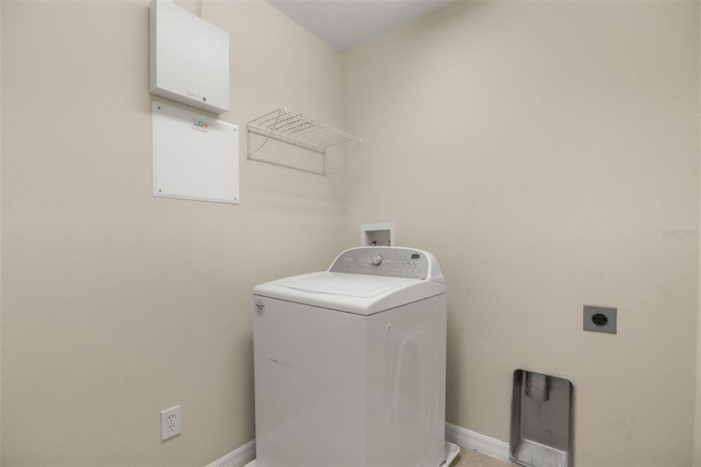 For Rent: $2,825 (4 beds, 2 baths, 2656 Square Feet)