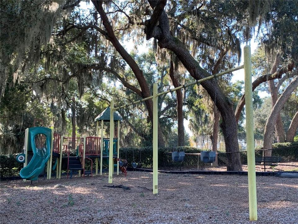 For Rent: $2,825 (4 beds, 2 baths, 2656 Square Feet)