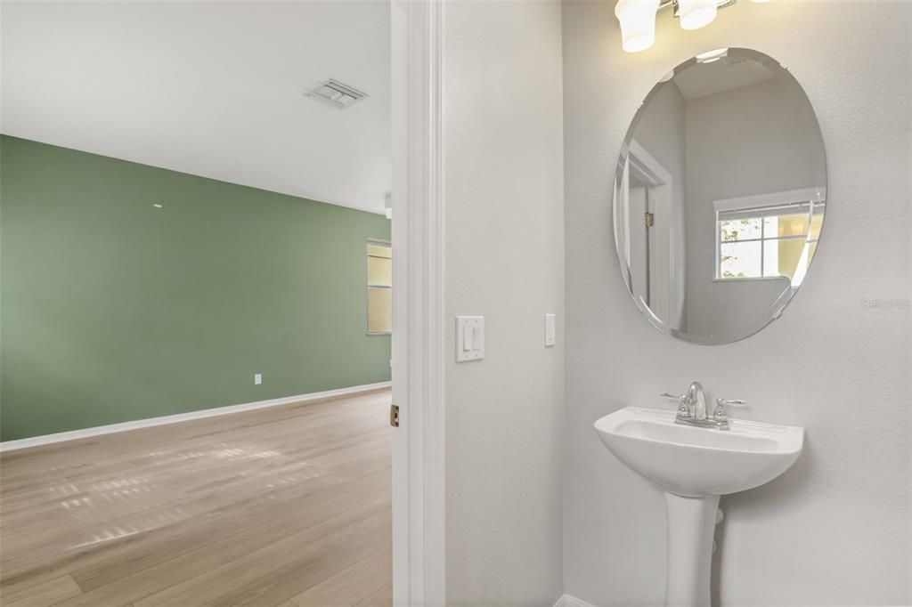 For Rent: $2,825 (4 beds, 2 baths, 2656 Square Feet)