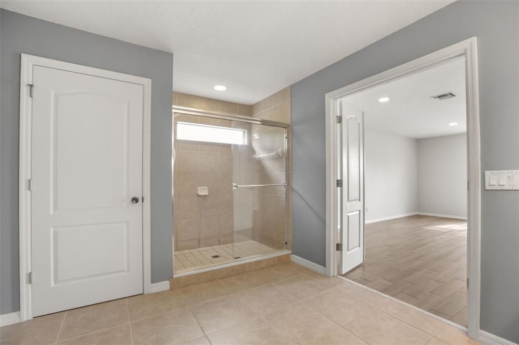For Rent: $2,825 (4 beds, 2 baths, 2656 Square Feet)