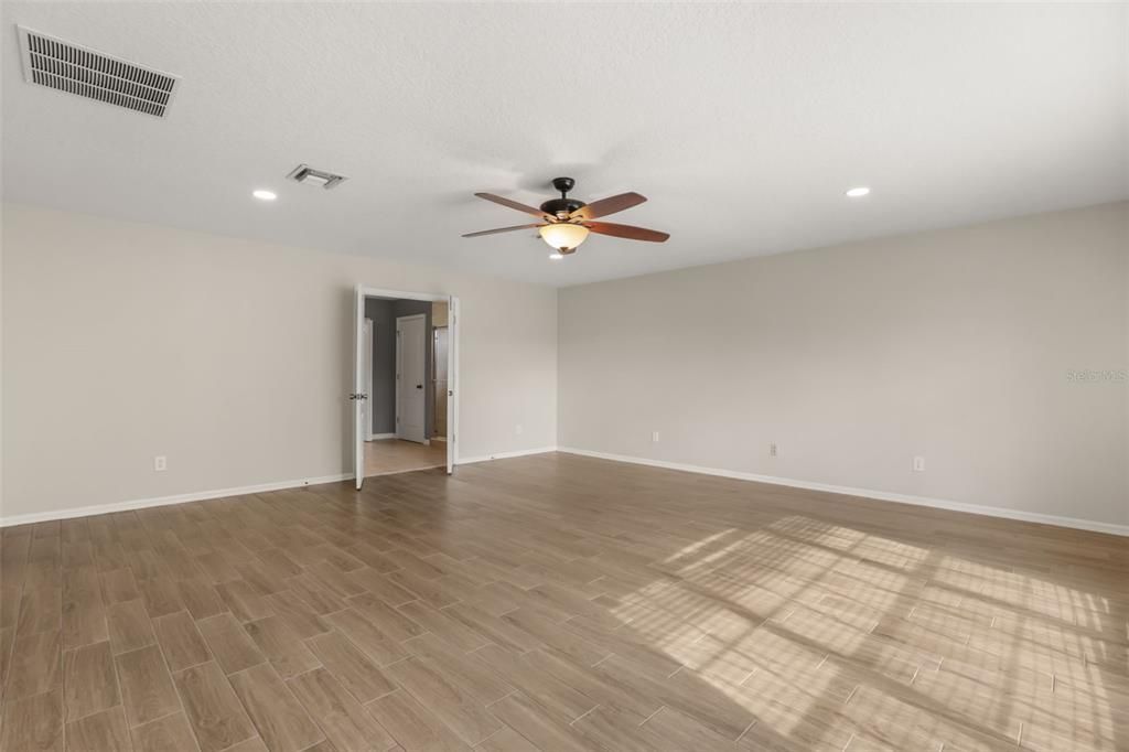 For Rent: $2,825 (4 beds, 2 baths, 2656 Square Feet)