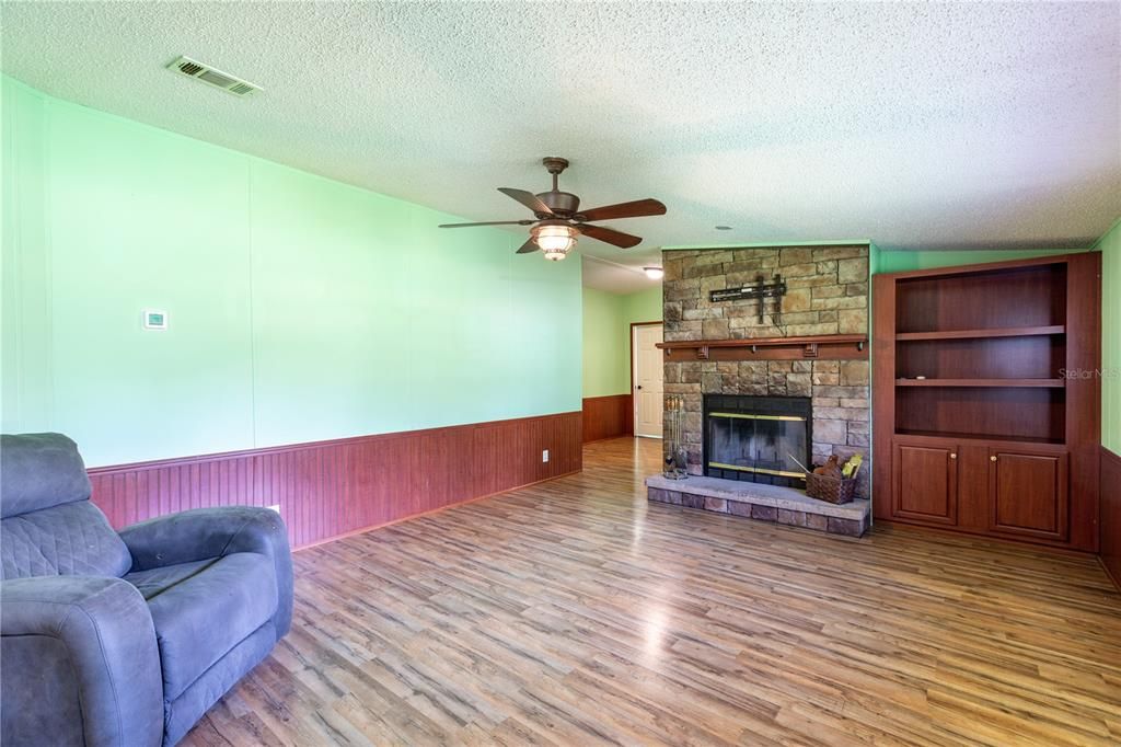 For Sale: $309,800 (4 beds, 2 baths, 2280 Square Feet)