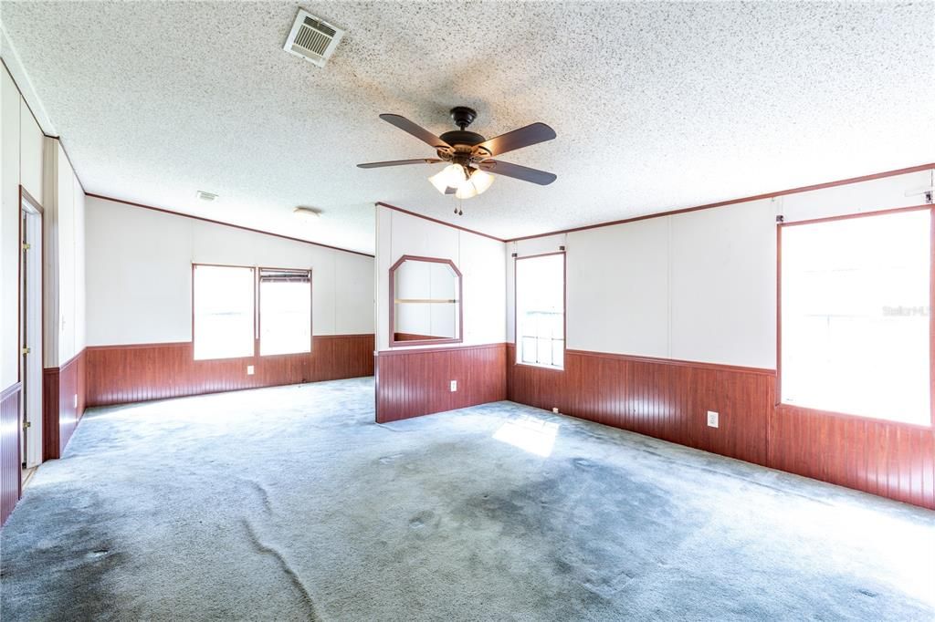 For Sale: $309,800 (4 beds, 2 baths, 2280 Square Feet)