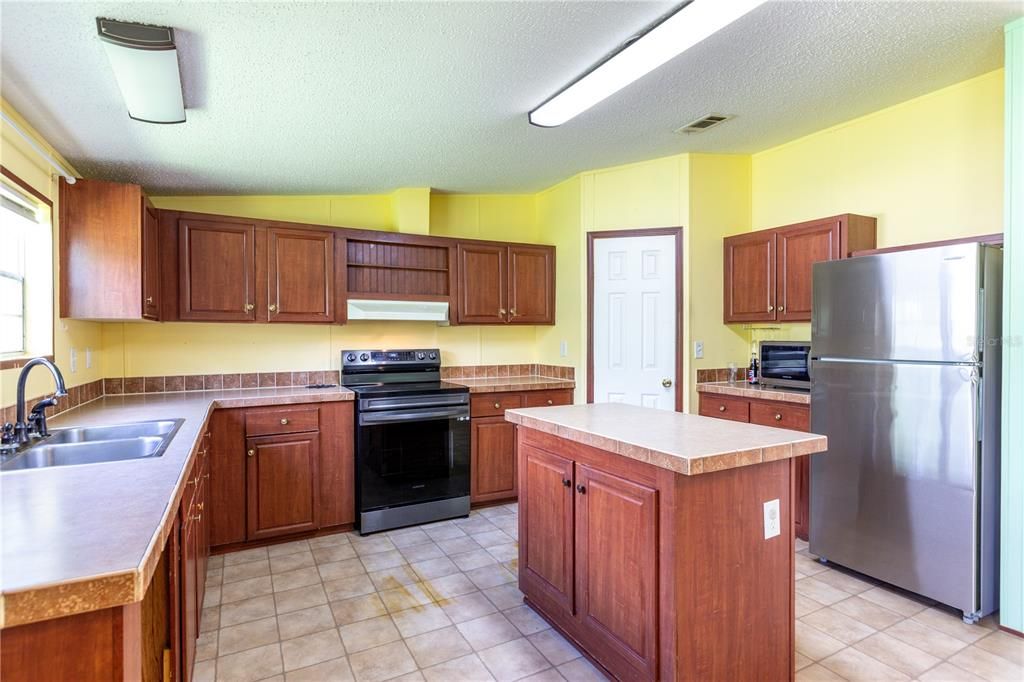 For Sale: $309,800 (4 beds, 2 baths, 2280 Square Feet)