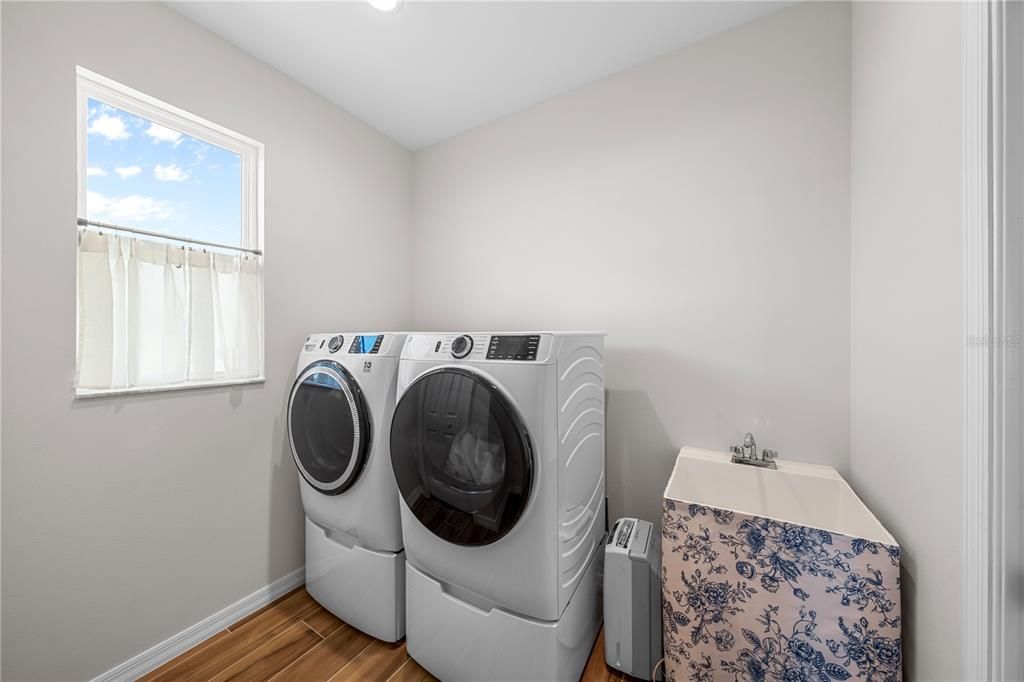 For Sale: $409,900 (3 beds, 2 baths, 2053 Square Feet)