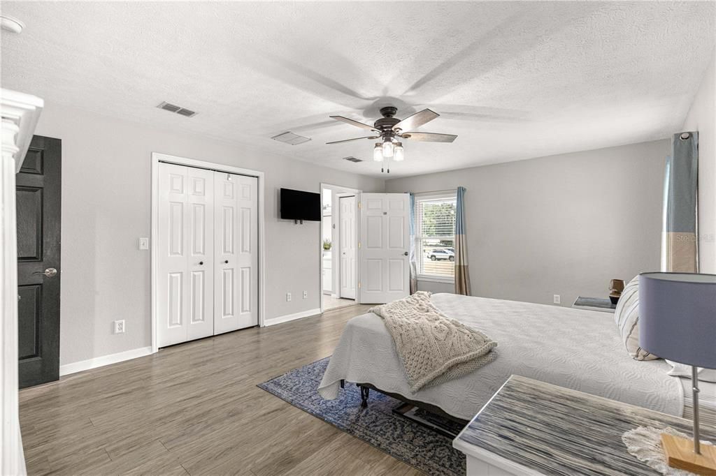 For Sale: $385,000 (4 beds, 2 baths, 1911 Square Feet)