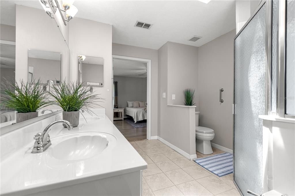 For Sale: $385,000 (4 beds, 2 baths, 1911 Square Feet)