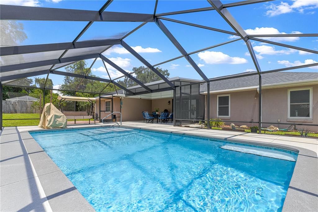 For Sale: $385,000 (4 beds, 2 baths, 1911 Square Feet)