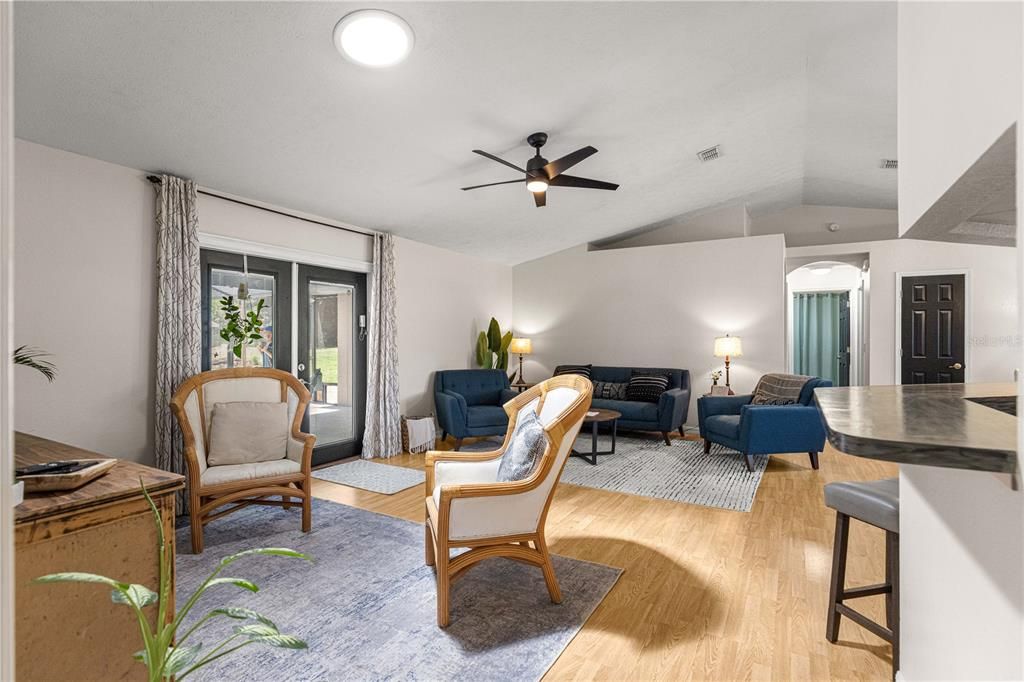 For Sale: $385,000 (4 beds, 2 baths, 1911 Square Feet)