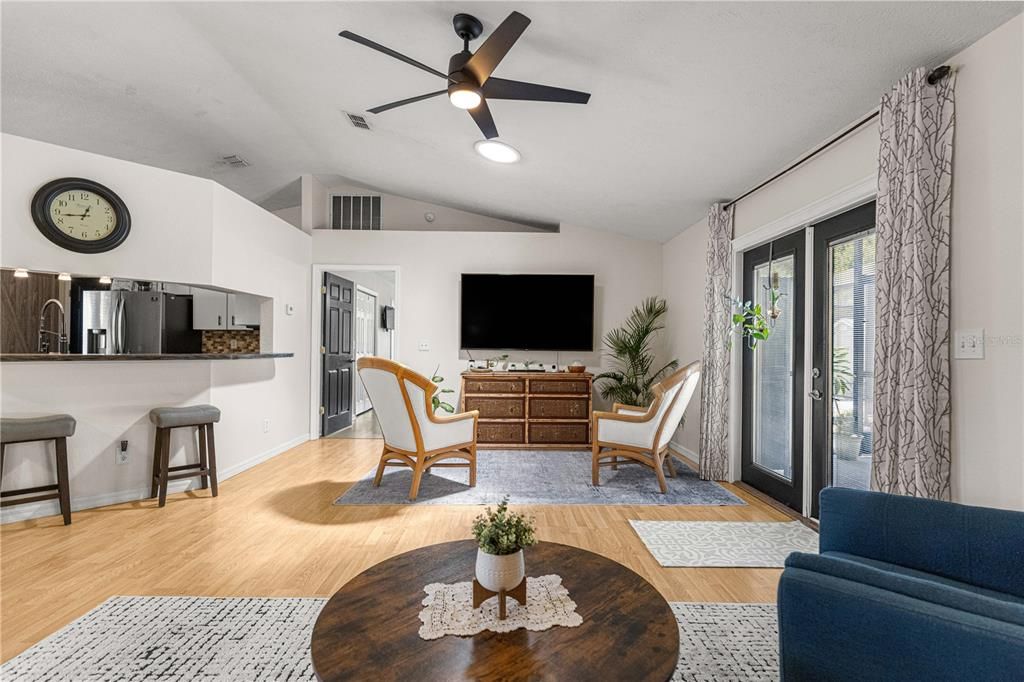 For Sale: $385,000 (4 beds, 2 baths, 1911 Square Feet)