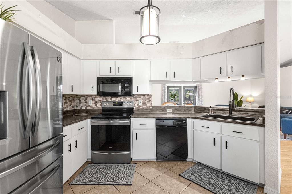 For Sale: $385,000 (4 beds, 2 baths, 1911 Square Feet)