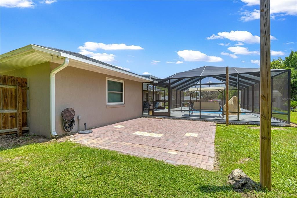 For Sale: $385,000 (4 beds, 2 baths, 1911 Square Feet)