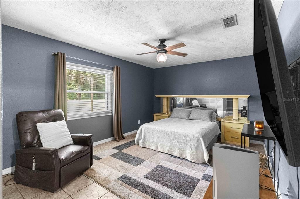 For Sale: $385,000 (4 beds, 2 baths, 1911 Square Feet)