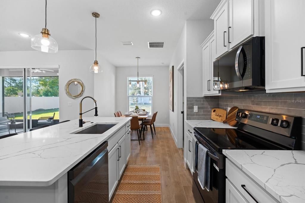 For Sale: $399,900 (4 beds, 2 baths, 1800 Square Feet)