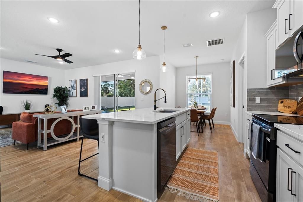 For Sale: $399,900 (4 beds, 2 baths, 1800 Square Feet)