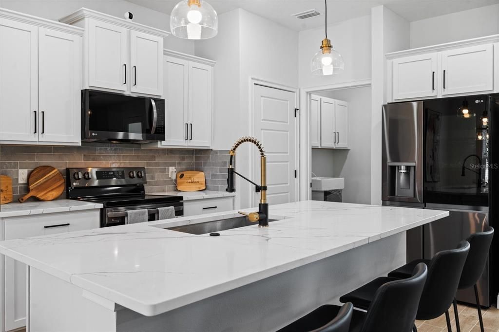 For Sale: $399,900 (4 beds, 2 baths, 1800 Square Feet)