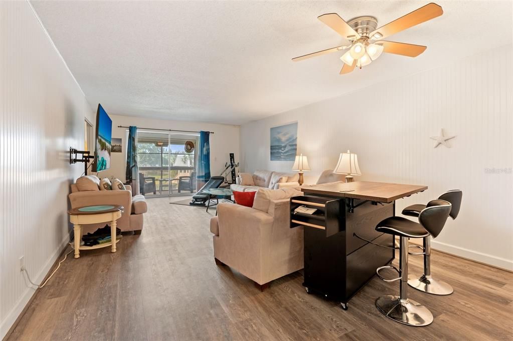 For Sale: $212,000 (2 beds, 2 baths, 1150 Square Feet)
