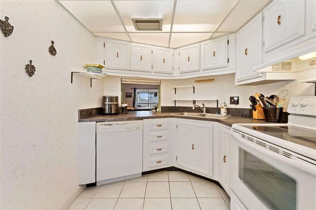 For Sale: $212,000 (2 beds, 2 baths, 1150 Square Feet)
