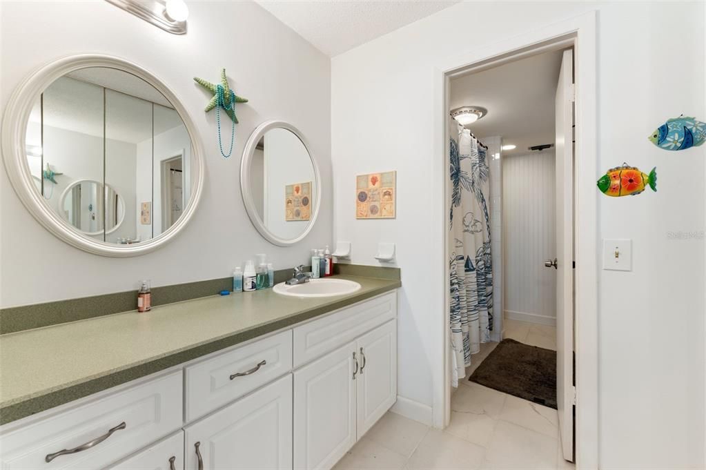 For Sale: $212,000 (2 beds, 2 baths, 1150 Square Feet)