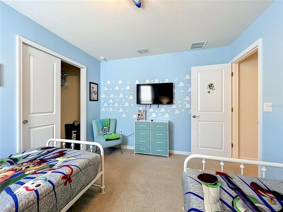 For Sale: $828,000 (10 beds, 8 baths, 4399 Square Feet)
