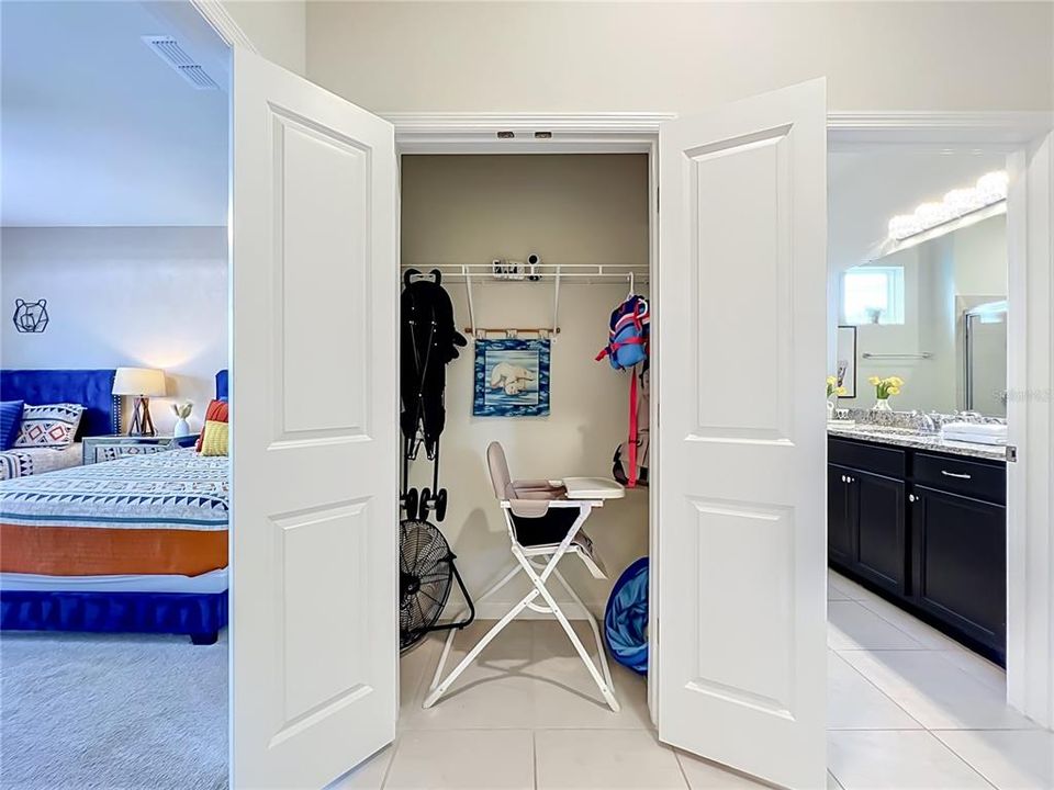 For Sale: $828,000 (10 beds, 8 baths, 4399 Square Feet)