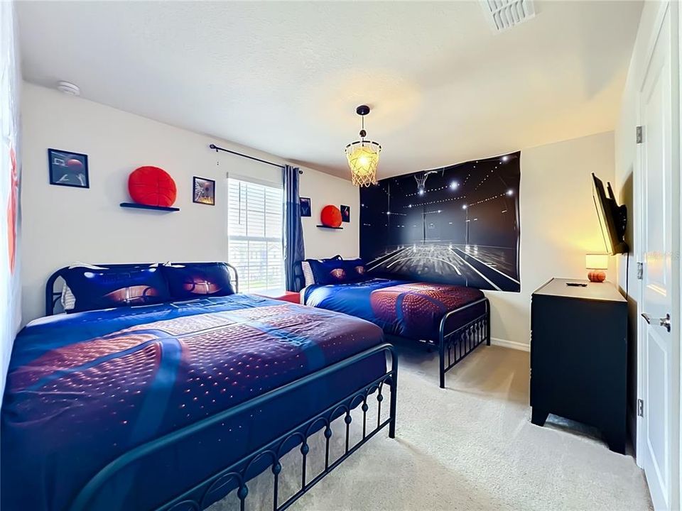 For Sale: $828,000 (10 beds, 8 baths, 4399 Square Feet)