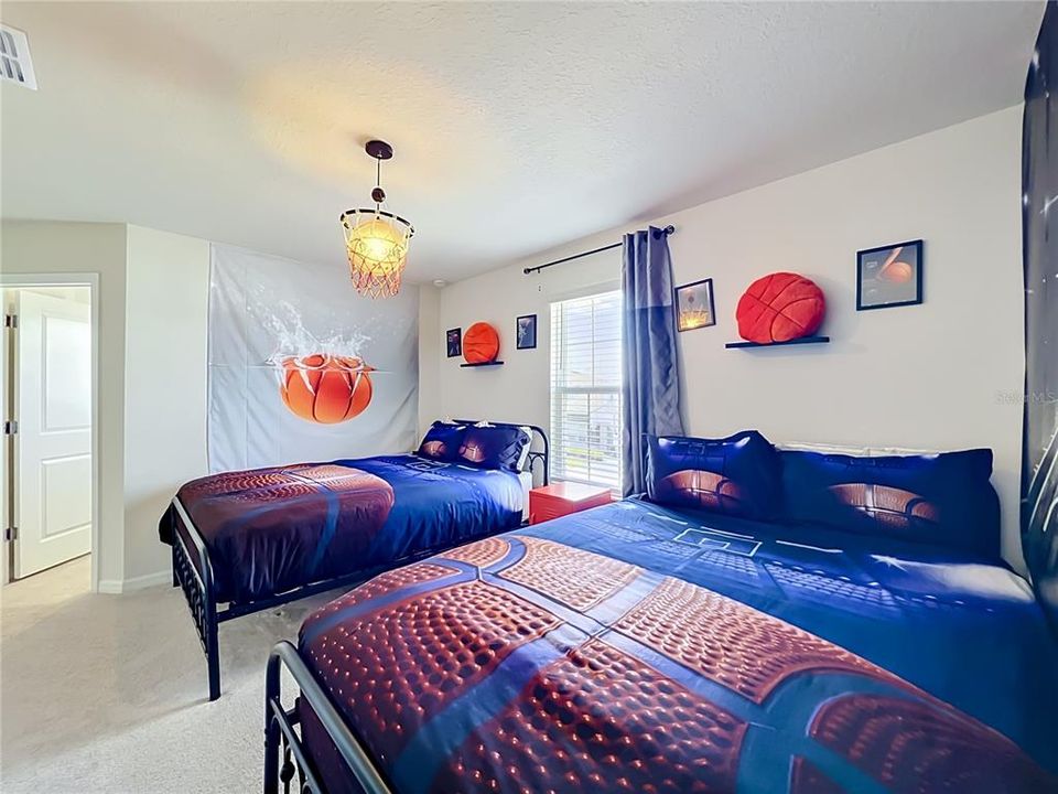 For Sale: $828,000 (10 beds, 8 baths, 4399 Square Feet)
