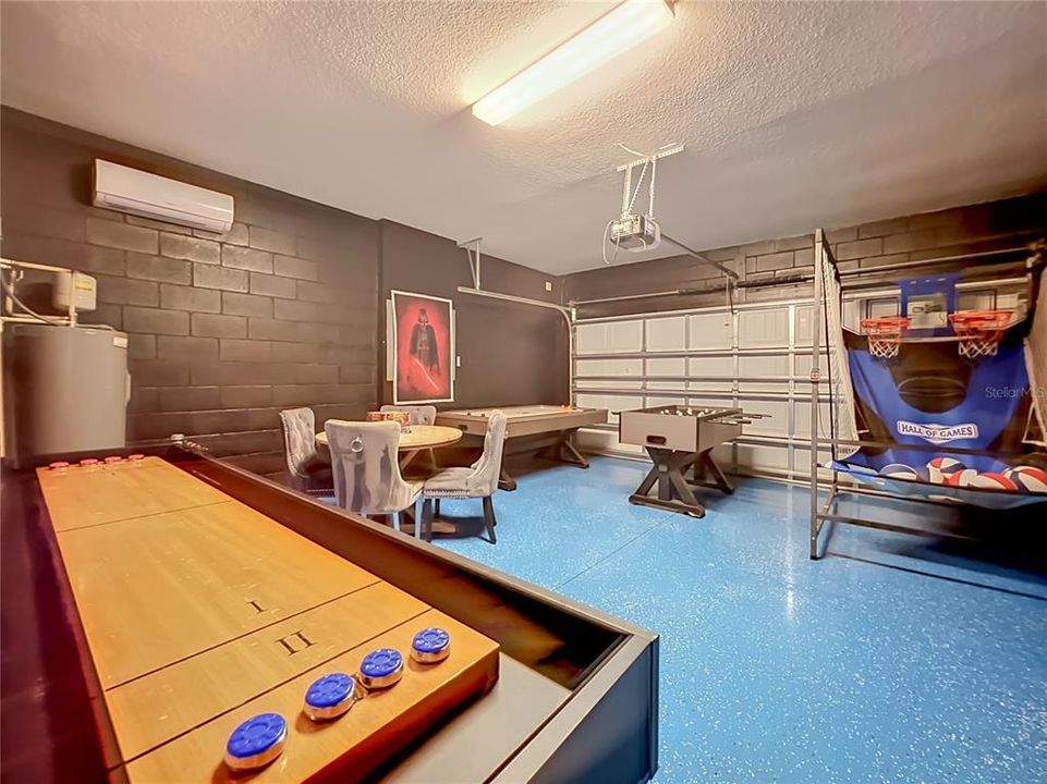 For Sale: $828,000 (10 beds, 8 baths, 4399 Square Feet)