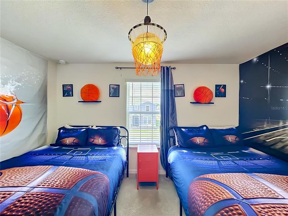 For Sale: $828,000 (10 beds, 8 baths, 4399 Square Feet)